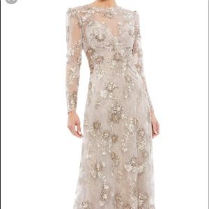 THIS IS SOLD. Poshmark won’t let me
Remove it!!!!!!!!